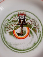 Hollóházi porcelán lapos tányér kacsalábon forgó palotával