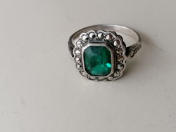 Ezüst gyűrű zöld színű kővel és markazitokkal díszítve sterling 925 
