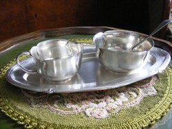 Antik, ezüstözött alpakka, kávés vagy teás kiegészítő szervírozó készlet ezüstözött tálcával