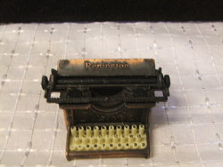 Retro írógép ceruzahegyező