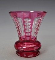 Gyönyörű, cseh bibor pácolt díszpohár, két rétegű - csiszolt üveg. 12,8 cm magas.