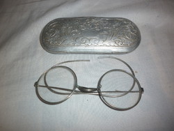 Antik ókuláré szemüveg díszes tokkal