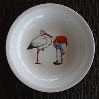 Kisgyerek gólyával - mesemintás tányér