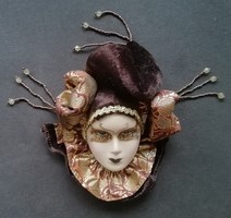 Velencei karneváli kalapos babafej