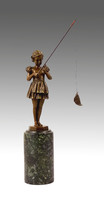 Horgász kislány bronz szobor 