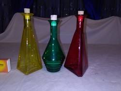 Három darab színes üveg palack - ecet, olaj, egyéb tartó - együtt