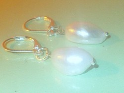 Off-white Japanese biwa cultured real pearl earrings