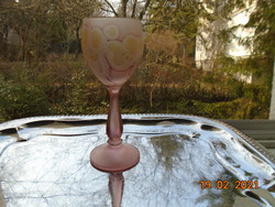 Szecessziós RUEVEN kézzel festett vörös,borostyán és rózsaszín árnylatokkal kristály talpas pohár