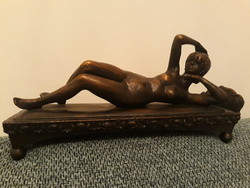 Fekvő nő - bronzírozott szobor - Szigeti Magda alkotása