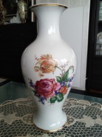 Hollóházi porcelán váza ritka rózsa mintás dekorral, arany szegéllyel, különleges váza formával.