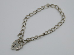 KK1001 Elegáns ezüst karlánc szív alakú biztonsági kapoccsal 925 fémjelzett