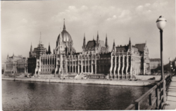 Országház a Kossuth-hídról fényképezve