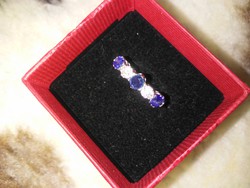 Gyémánt brill gyűrű fehérarany és zafír dupla gyémánttal és 3 db kék zafír kővel méret 55