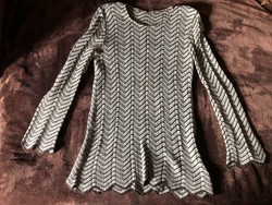 Elegáns csíkos kötött pulóver