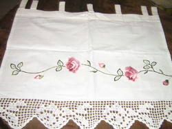 Meseszép fehér rózsa hímzett kézzel horgolt csipkés füles vitrázs függöny különlegesség párban