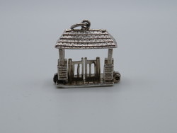 KK1028 Régi ezüst kinyitható kapu alakú medál függő