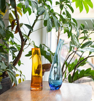 Retro aszimmetrikus színes váza pár - skandináv midcentury modern design narancssárga és kék