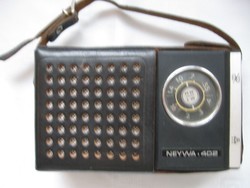 Neywa 402 kis orosz rádió
