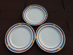 Modern - with an interesting pattern - set of 3 plates