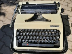 Erika írógép eredeti fekete bőr táskájában