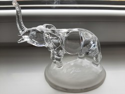 Üveg elefánt 