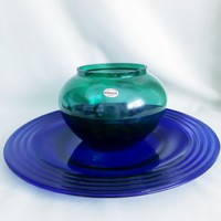Kék üveg tál, zöld üveg váza