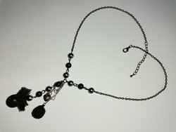 Beautiful elegant vintage black collier necklace with pearl lace heart ornaments