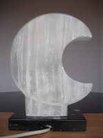 Hold alakú Ónix asztali lámpa márvány talppal