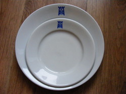 2 db zsolnay tányér Eger bástya logo