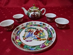 Japanese porcelain for four people, travel tea set. He has!