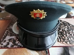 Eladó egy szép állapotú szlovák rendőr tányérsapka 54-es.
