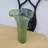 Gyönyörű zöld színű fodros repesztett Fátyolüveg fátyol karcagi berekfürdői üveg váza  Gyűjtői