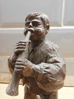 Fiú ferfi ember kézzel faragott fa figura szobor