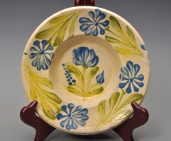 Antique Transylvanian zilahi floral wall plate. Tile with hooks, 1910s.