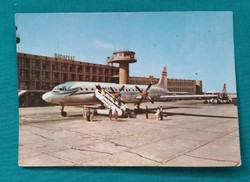 A  Malév IL-18 típusú turbólégcsavaros repülője a Ferihegyi Repülőtéren 1962,futott