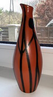 Retro Tófej kerámia váza, narancssárga alapon fekete táncoló alakokkal, 24 cm.