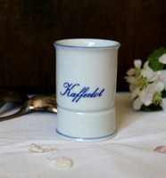 Porcelán kávémérce, gyönyörű vitrin állapotban, kék máz alatti feliratozással "Kaffeelot"