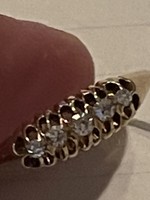 18kr aranyból készült extra  fehér brilekkel díszített aranygyűrű eladó!Ara:46.000.-