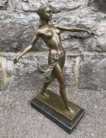 Diana a vadászat Istennője, lándzsával - bronz szobor műalkotás