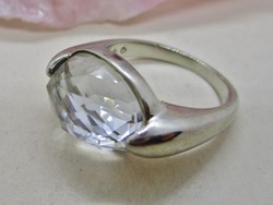 Szép fehér köves gyűrű  ezüstözött