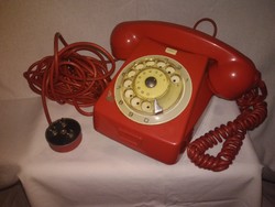 Piros vezetékes tárcsás telefon