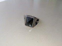 Ezüst pecsétgyűrű csiszolt fekete onix kővel 925