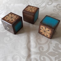 Decorative wooden cubes, turquoise-brown 3.
