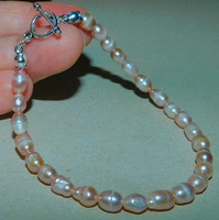 Fine eyed bracelet with real pearls