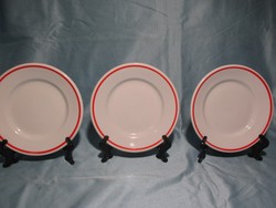 3 db Zsolnay piros csíkos kis tányér
