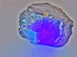 Szép nagyméretű nyers kék borostyán darab kb.190ct
