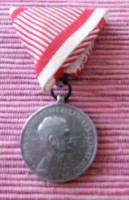 Háborús kitüntetés Károly Vitézségi , ezüstözött bronz vagy hadifém mellszalaggal T-2-3