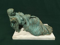 Debreczeni Zsóka női akt kerámia figura márvány talpon