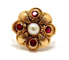 Virágos arany gyűrű rubinnal és gyönggyel (ZAL-Au99349)