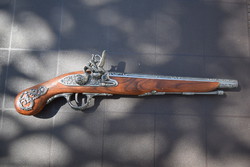 Spanyol Díszes párbaj pisztoly 18. századi másolat